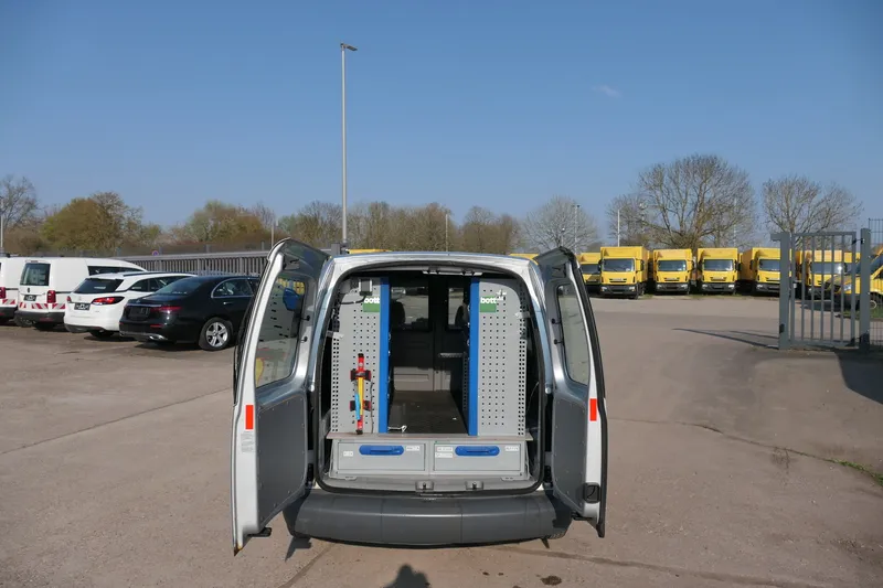 Volkswagen Caddy 1.9 TDI Flügeltür Klima Standheizung - Image 1