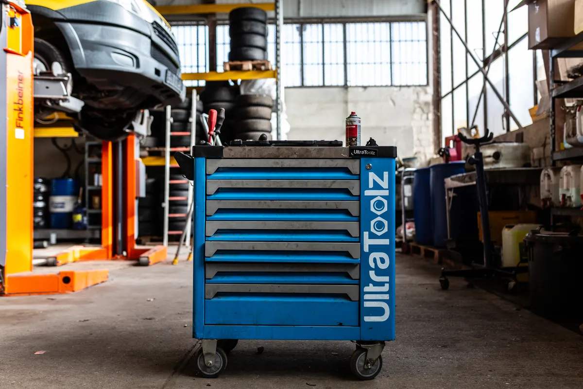 Fahrzeugausstattung für Handwerker: Inneneinrichtung, Regale, Werkzeugablage & Effizienzoptimierung