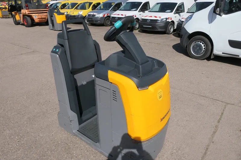 Jungheinrich EZS 130 Schlepper - Image 1