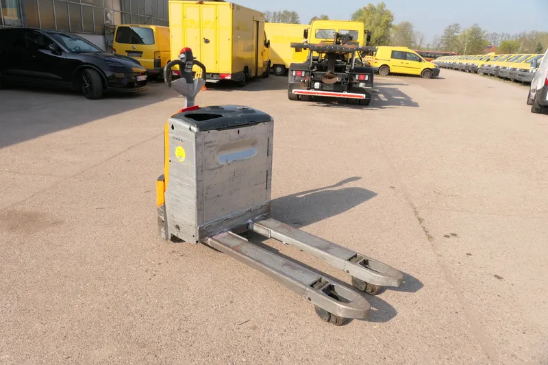 Still EXU 16 - Image 1