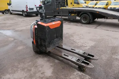 Toyota Levio LPE 200 Levio LPE 200