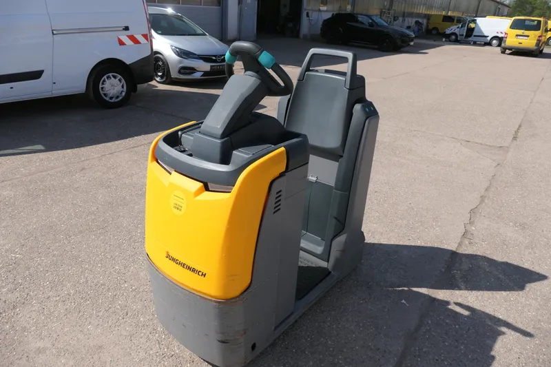 Jungheinrich EZS 130 Schlepper - Image 1
