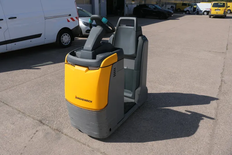 Jungheinrich EZS 130 Schlepper - Image 1