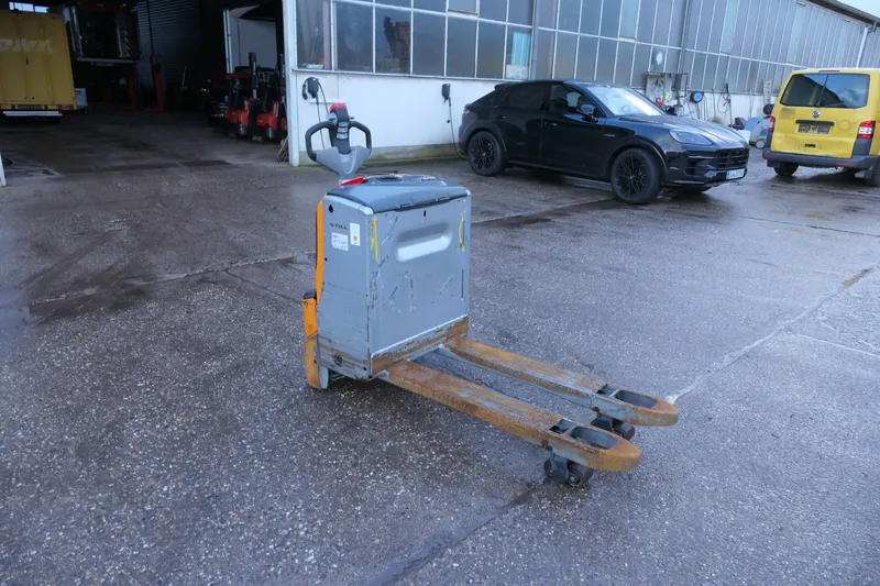 Still EXU 16 - Image 1