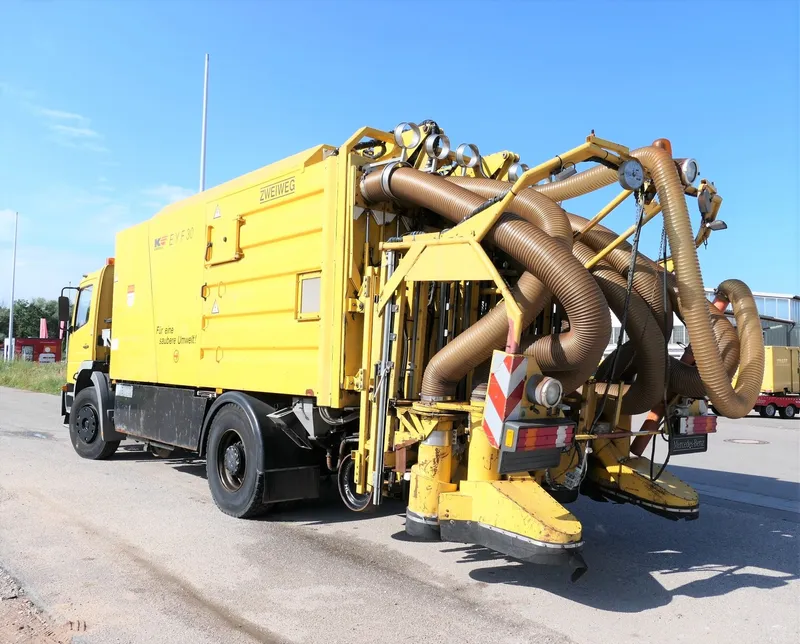 Mercedes-Benz Atego ZW GLEISSAUGER Schienenreiniger KROLL - Image 1